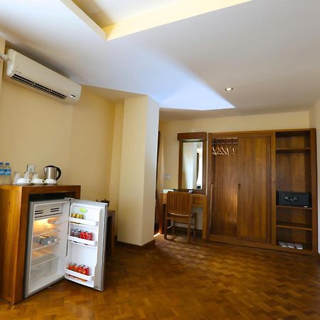 Queen'S Park Hotel Янгон Экстерьер фото