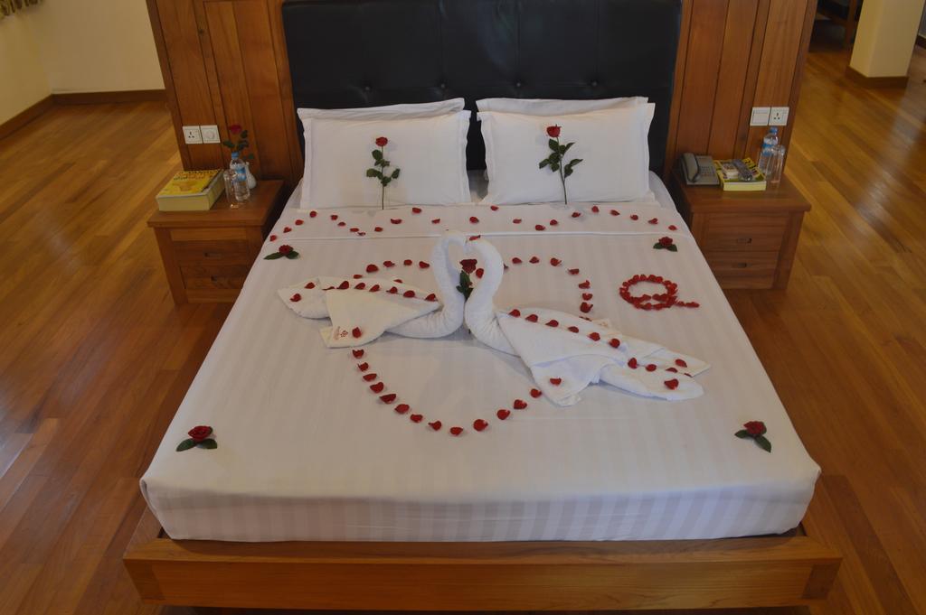 Queen'S Park Hotel Янгон Экстерьер фото
