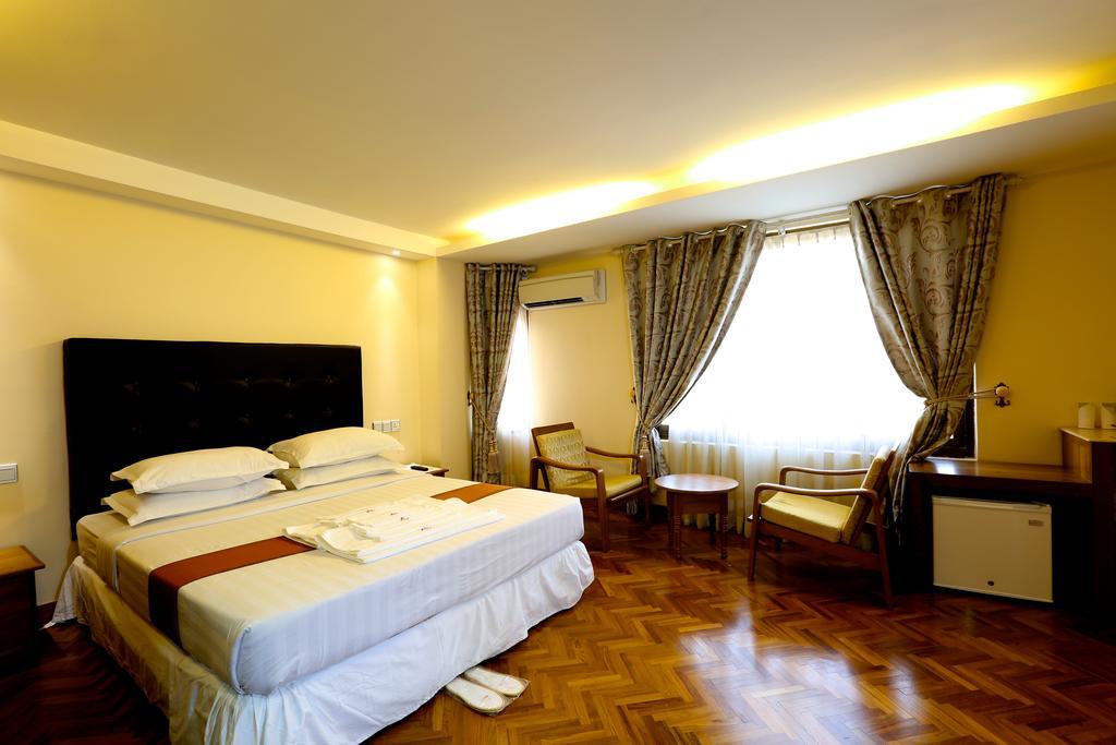Queen'S Park Hotel Янгон Экстерьер фото