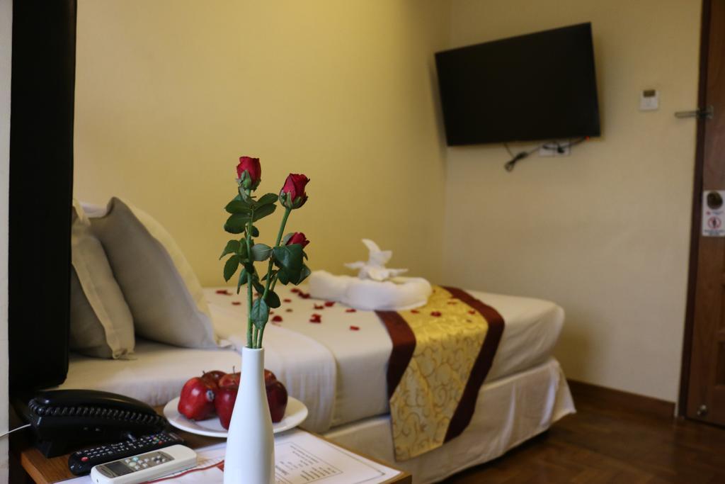 Queen'S Park Hotel Янгон Экстерьер фото