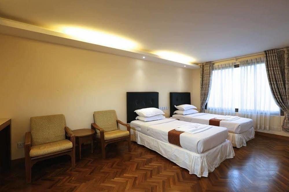 Queen'S Park Hotel Янгон Экстерьер фото