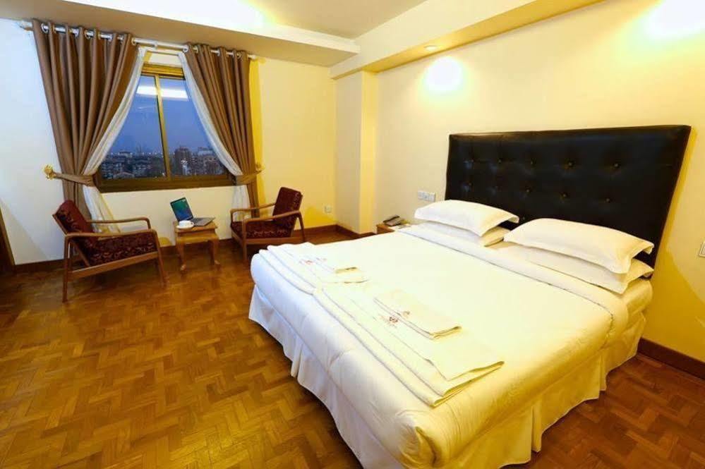 Queen'S Park Hotel Янгон Экстерьер фото